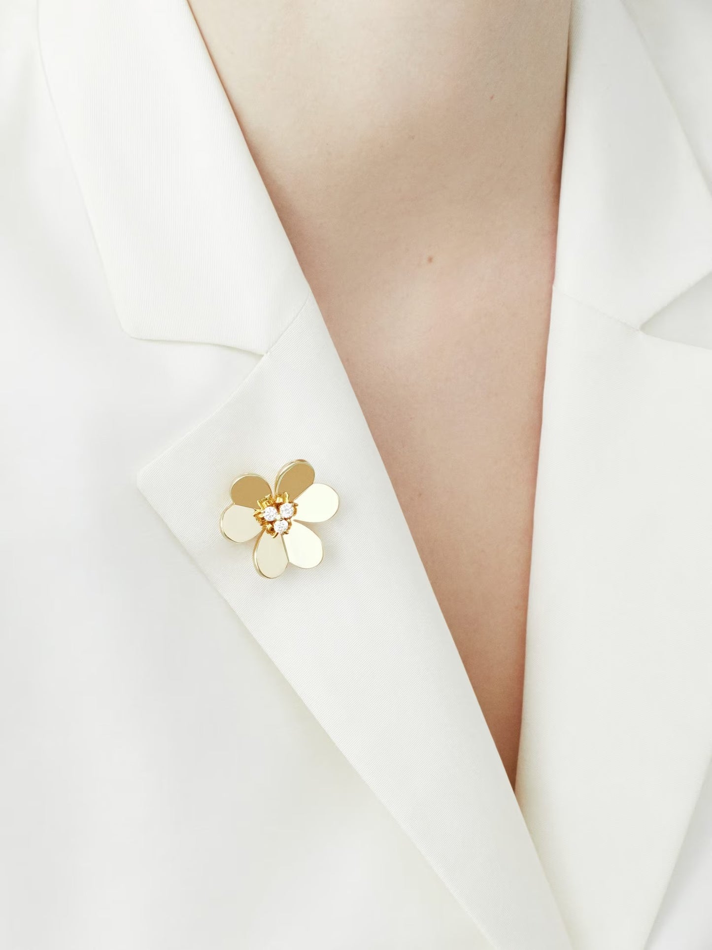 Frivole Clip Pendant Necklace