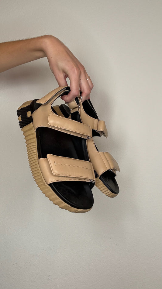 Hermes Beige Leather Sandals - 39