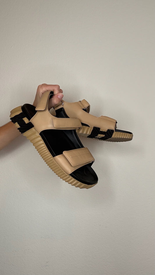 Hermes Beige Leather Sandals - 39
