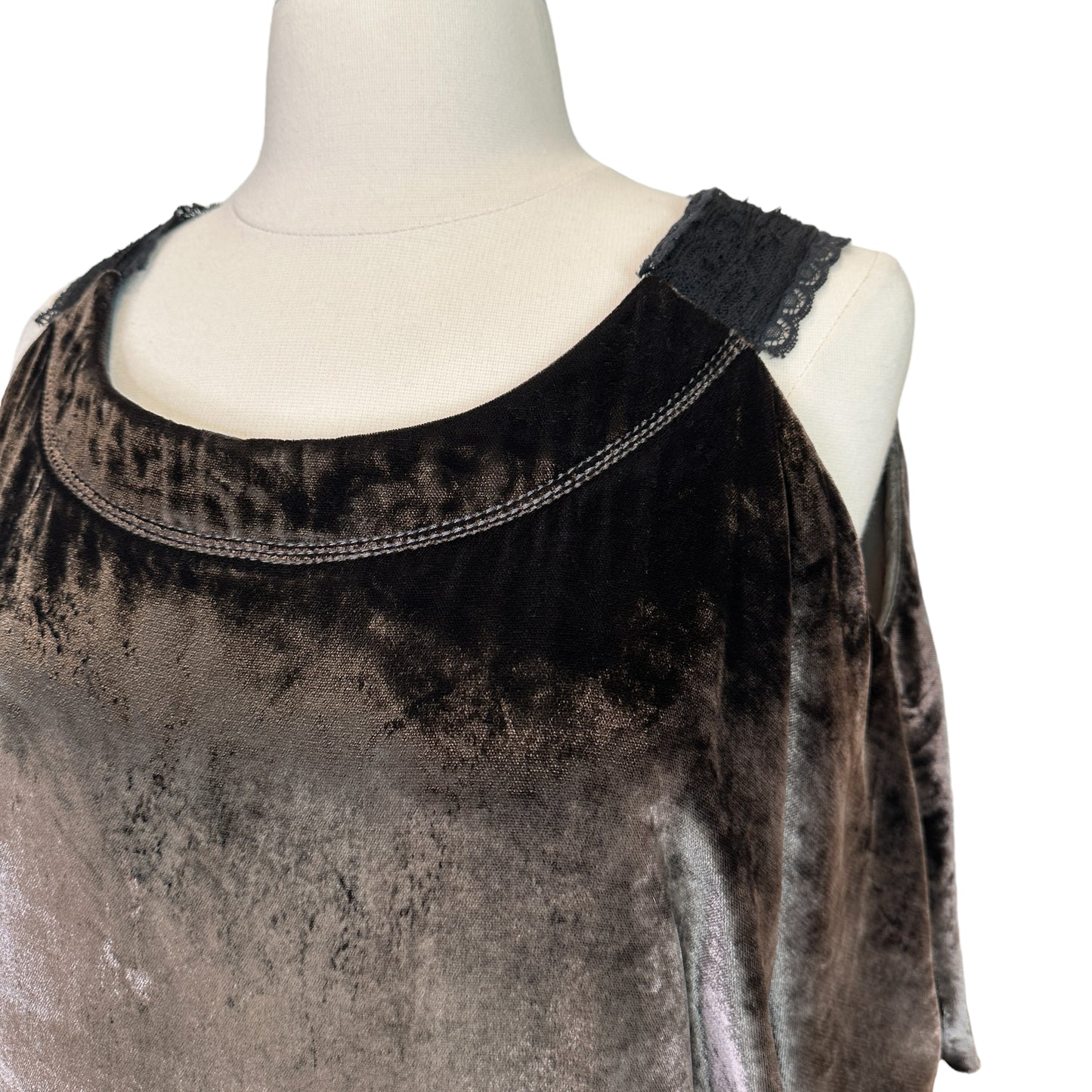 Cold-Shoulders Velvet Dress - M